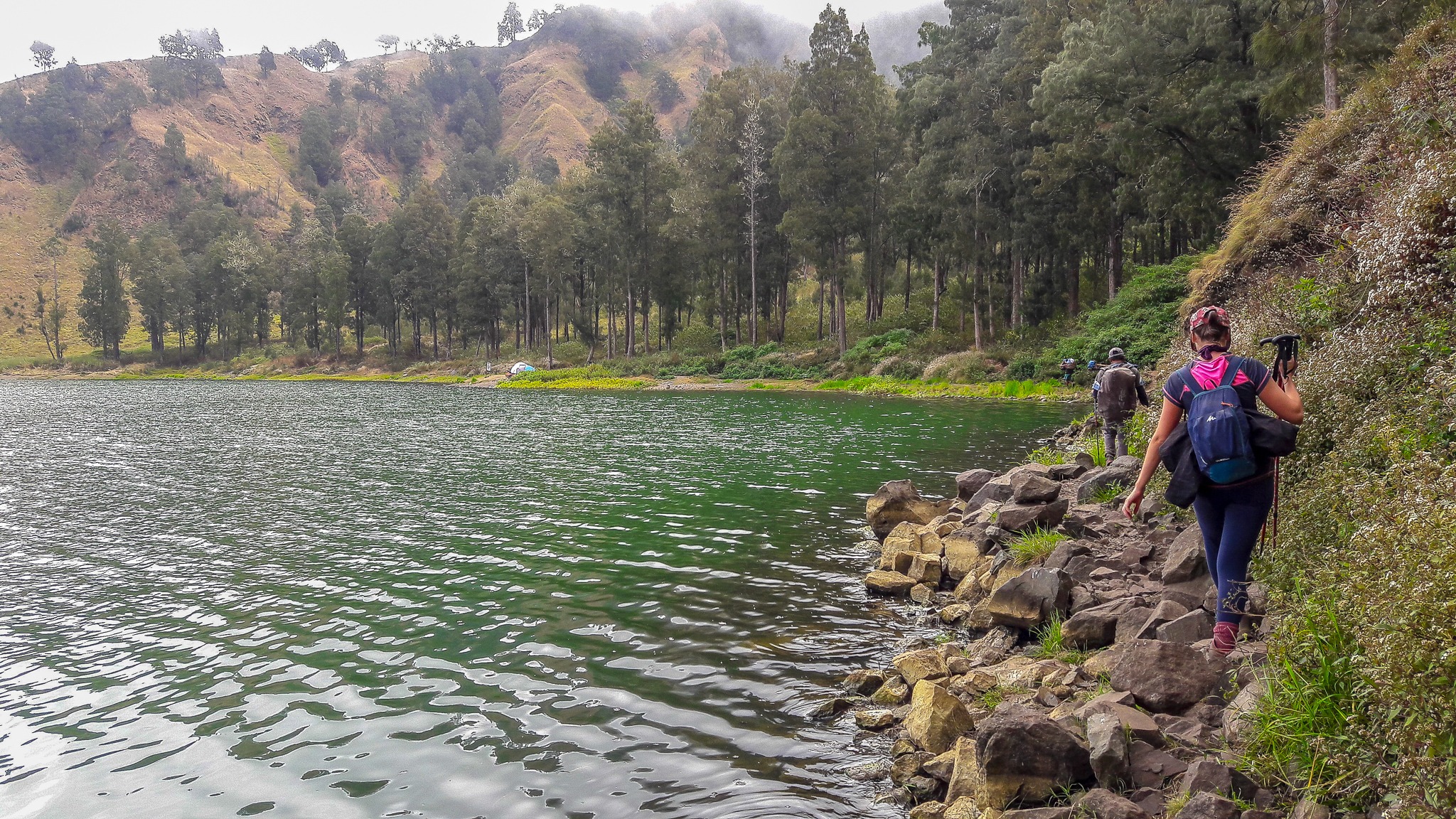Margem do Lago da Cratera Margem do Lago da Cratera - Monte Rinjani