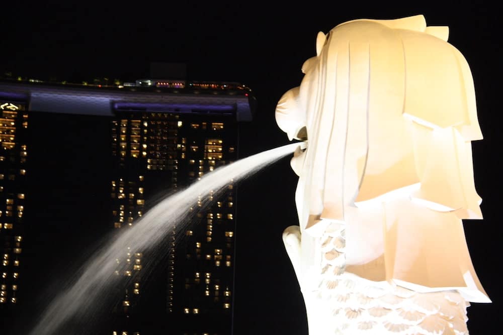 Merlion o que fazem em Singapura