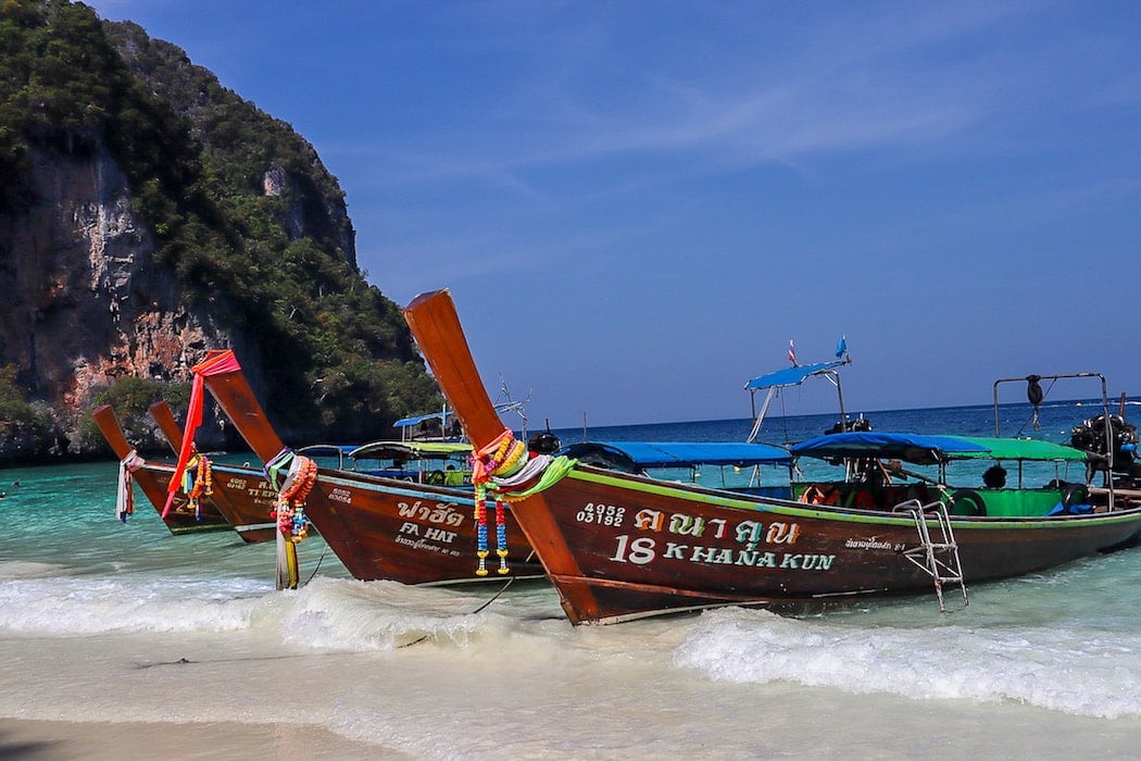 Passeio em Phi Phi de longtail